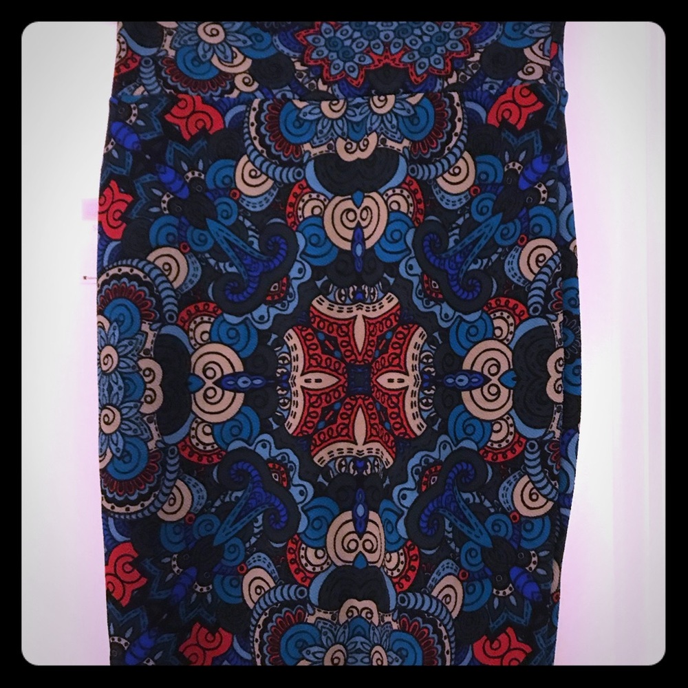 XS Blue, Red, Cream LulaRoe Cassie BNWT